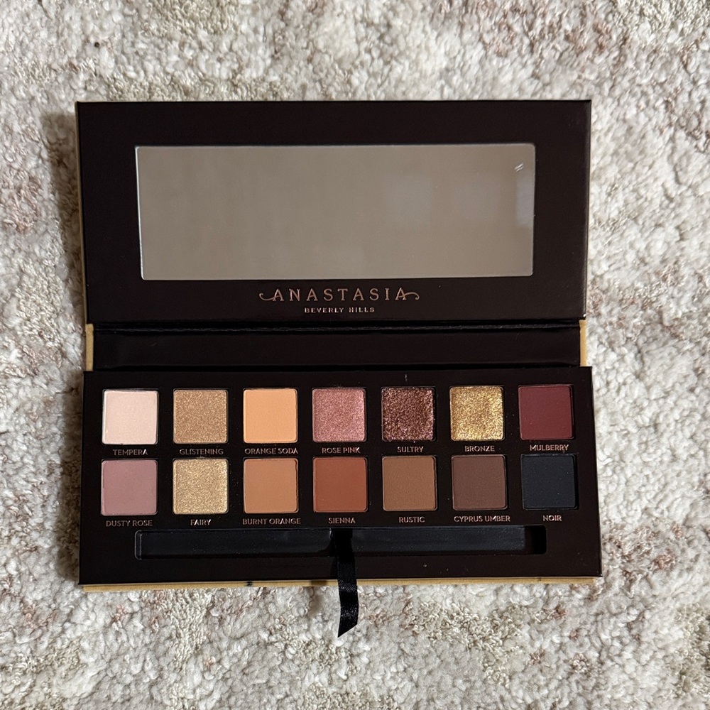 Anastasia Beverly Hills Eyeshadow Palette - Gold, Pink, and Brown Hues